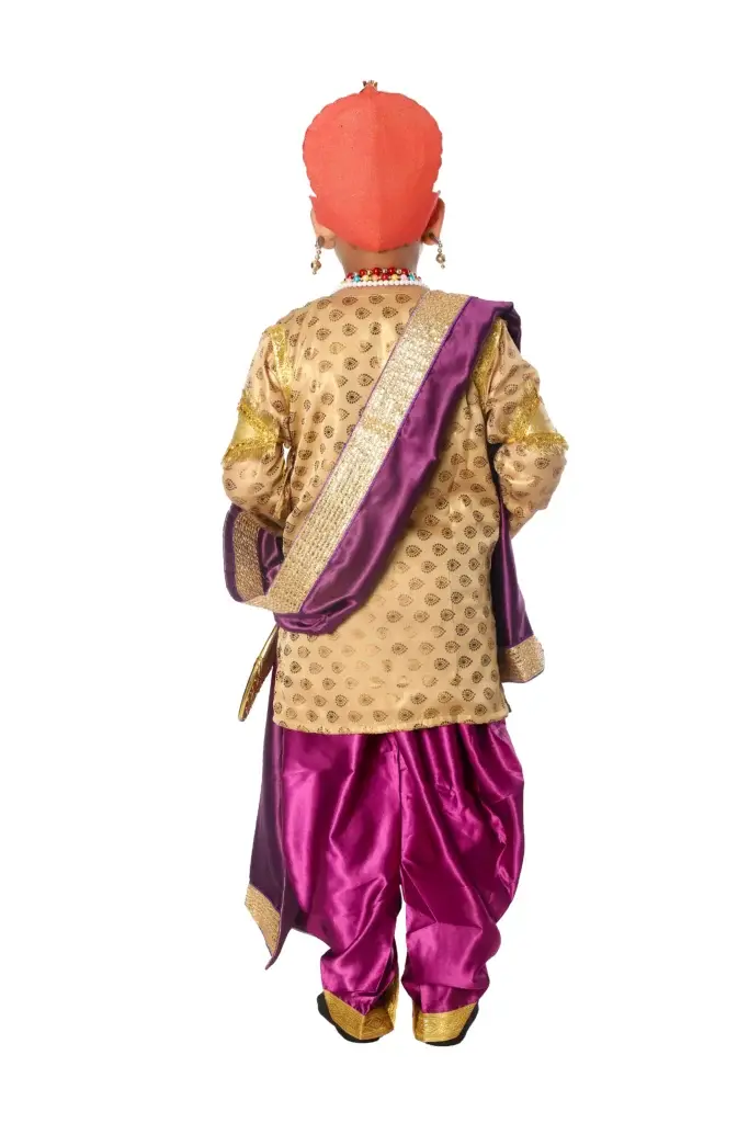 king-costume-3.webp