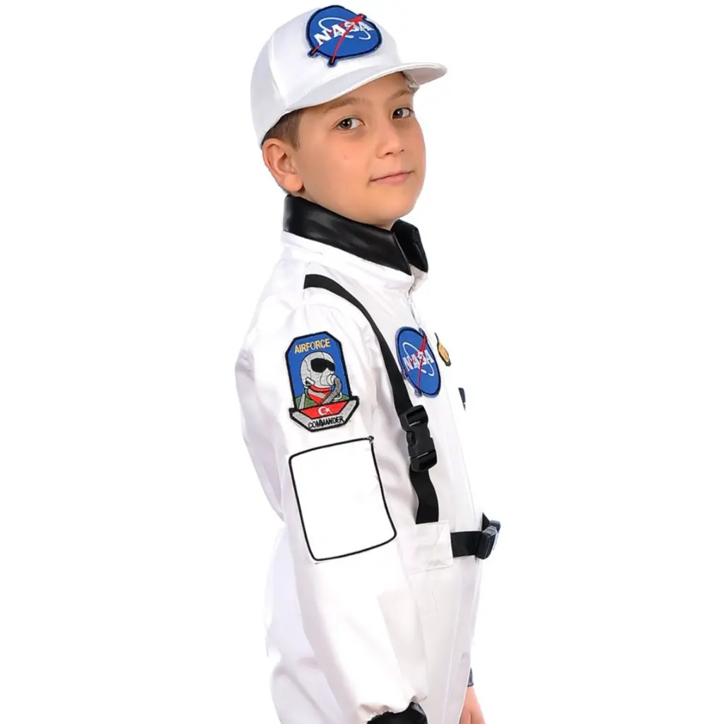 white-astronaut-costume-4.webp